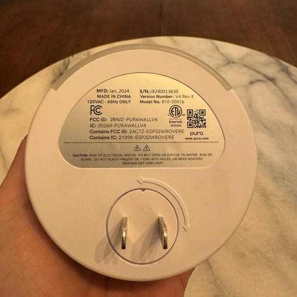 Pura 4 Smart Fragrance Diffuser - Picture 2 of 4